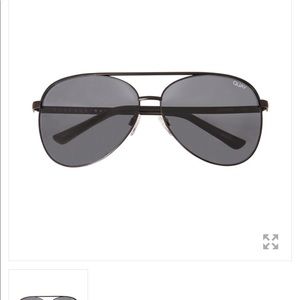 Quay Vivianne Sunglasses in Black/smoke